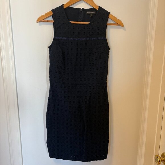 Banana Republic Navy Blue Eyelet Sleeveless Sheath Casual Dress Size 0 - Picture 2 of 8
